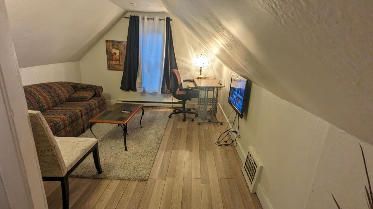 Cozy Downtown One Bedroom Free Parking Kingston Esterno foto