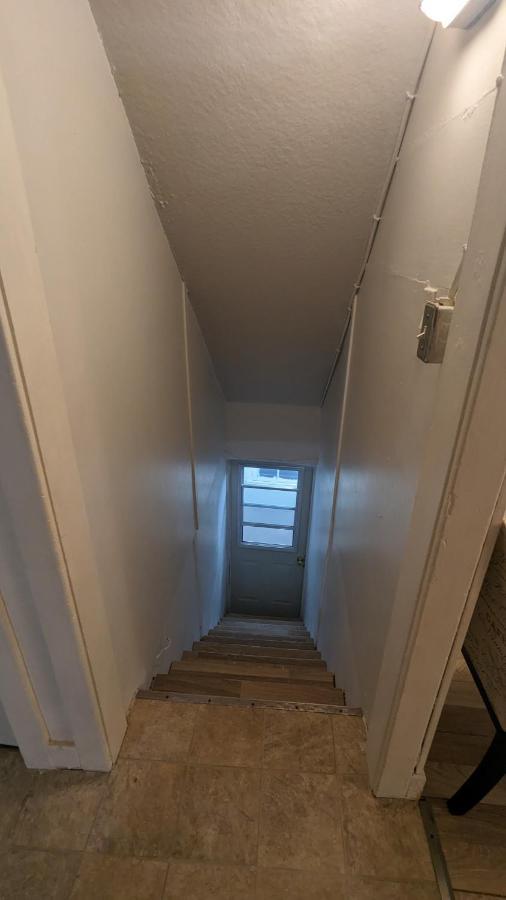 Cozy Downtown One Bedroom Free Parking Kingston Esterno foto
