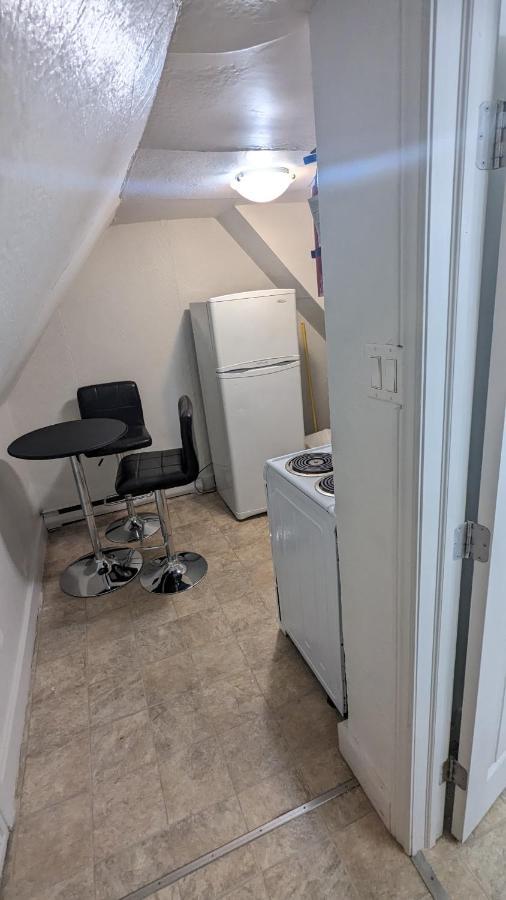 Cozy Downtown One Bedroom Free Parking Kingston Esterno foto