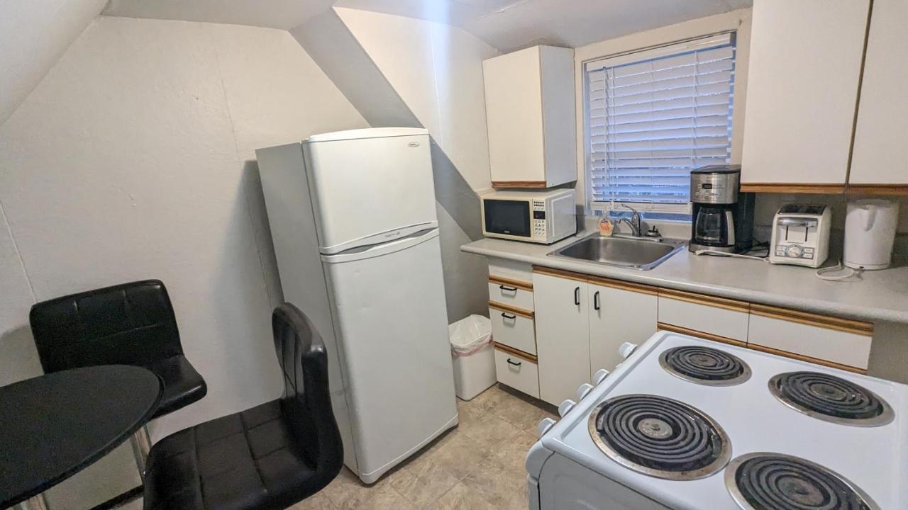 Cozy Downtown One Bedroom Free Parking Kingston Esterno foto