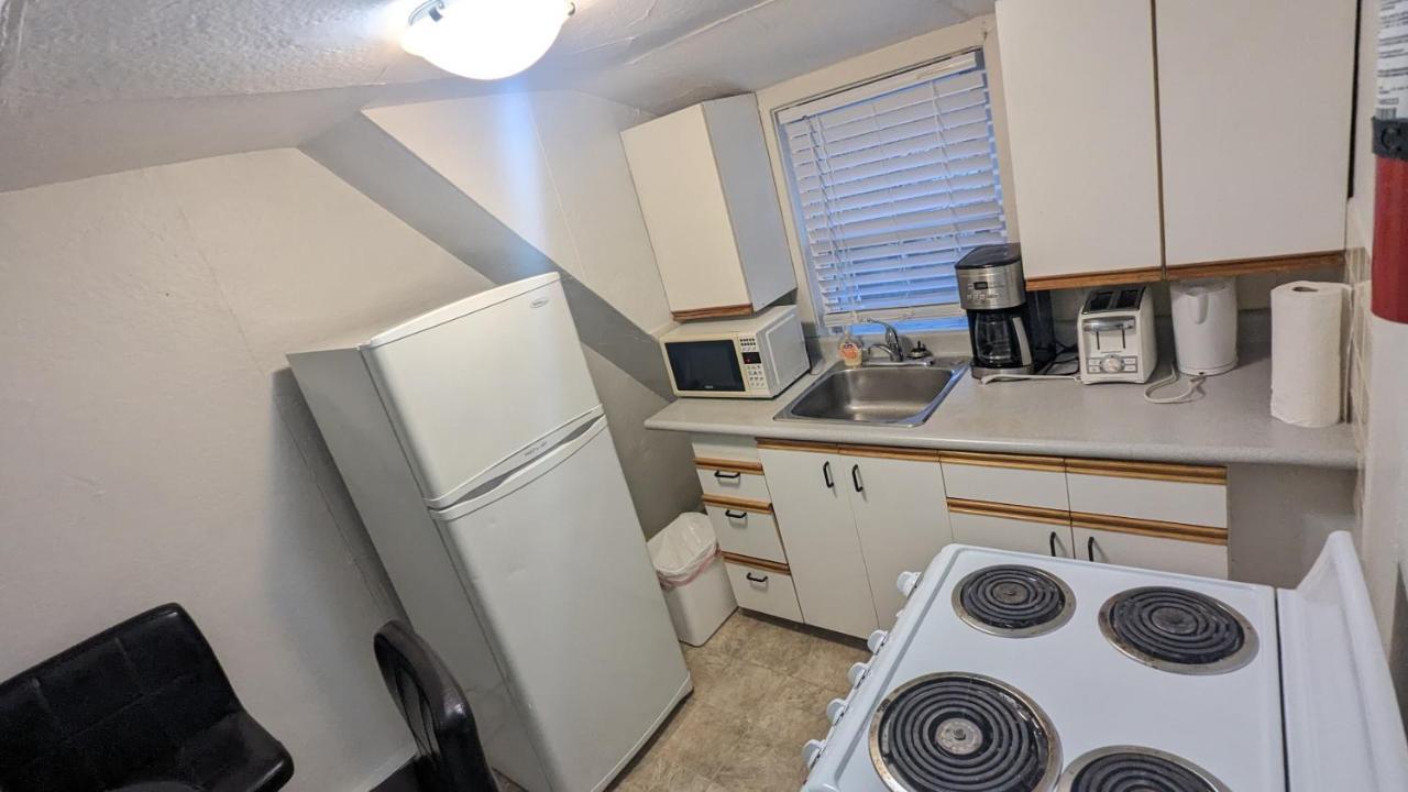 Cozy Downtown One Bedroom Free Parking Kingston Esterno foto