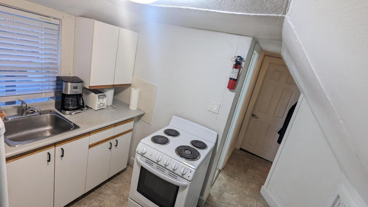 Cozy Downtown One Bedroom Free Parking Kingston Esterno foto