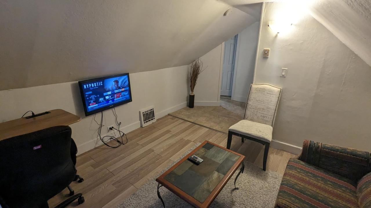 Cozy Downtown One Bedroom Free Parking Kingston Esterno foto