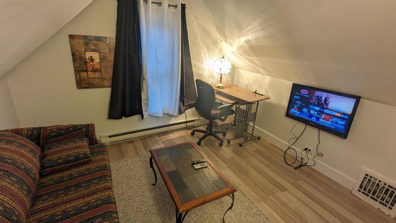 Cozy Downtown One Bedroom Free Parking Kingston Esterno foto