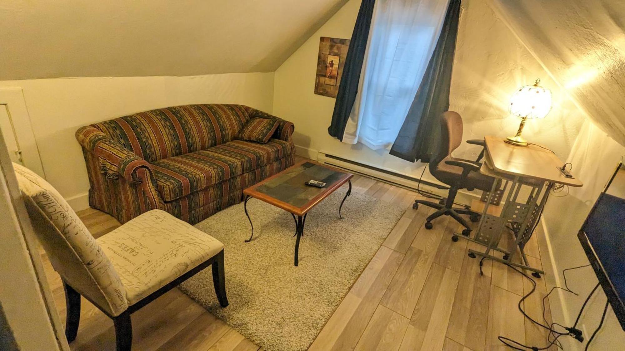 Cozy Downtown One Bedroom Free Parking Kingston Esterno foto